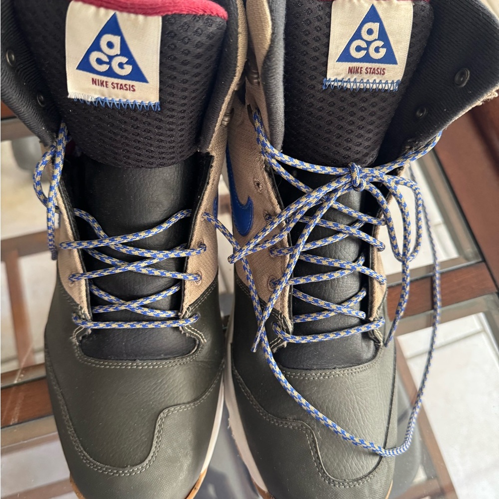 Nike Black and Tan Outdoor Boots